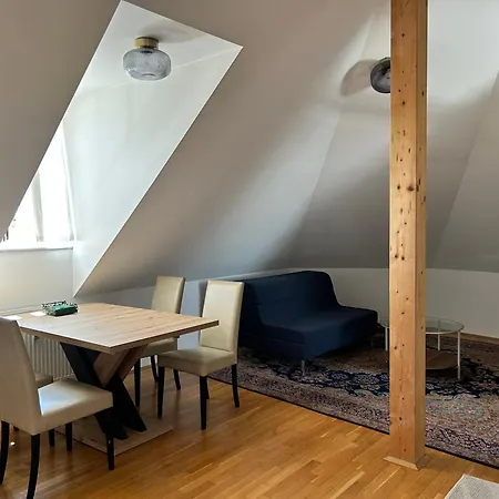 Mit Balkon